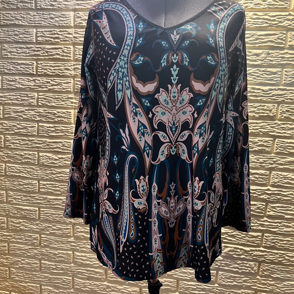 Sakurafina Elegant Paisley Long Sleeve Top